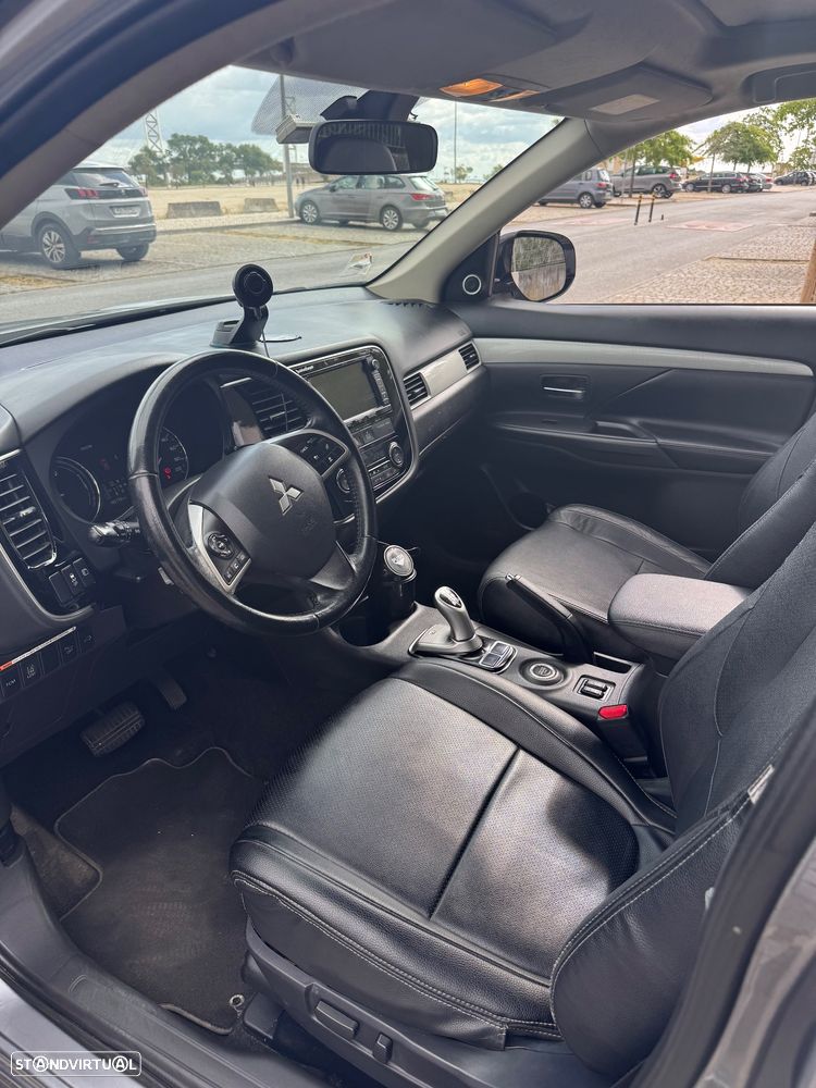 Mitsubishi Outlander - 5