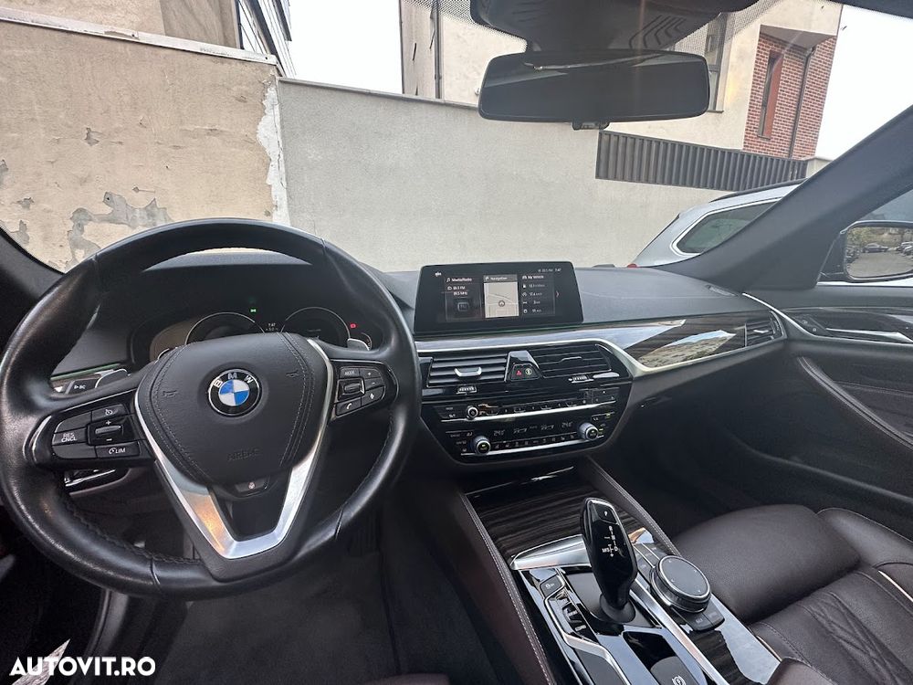 BMW Seria 5 530d xDrive Aut. Luxury Line - 7