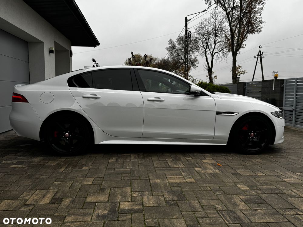 Jaguar XE 2.0 T R-Sport - 11