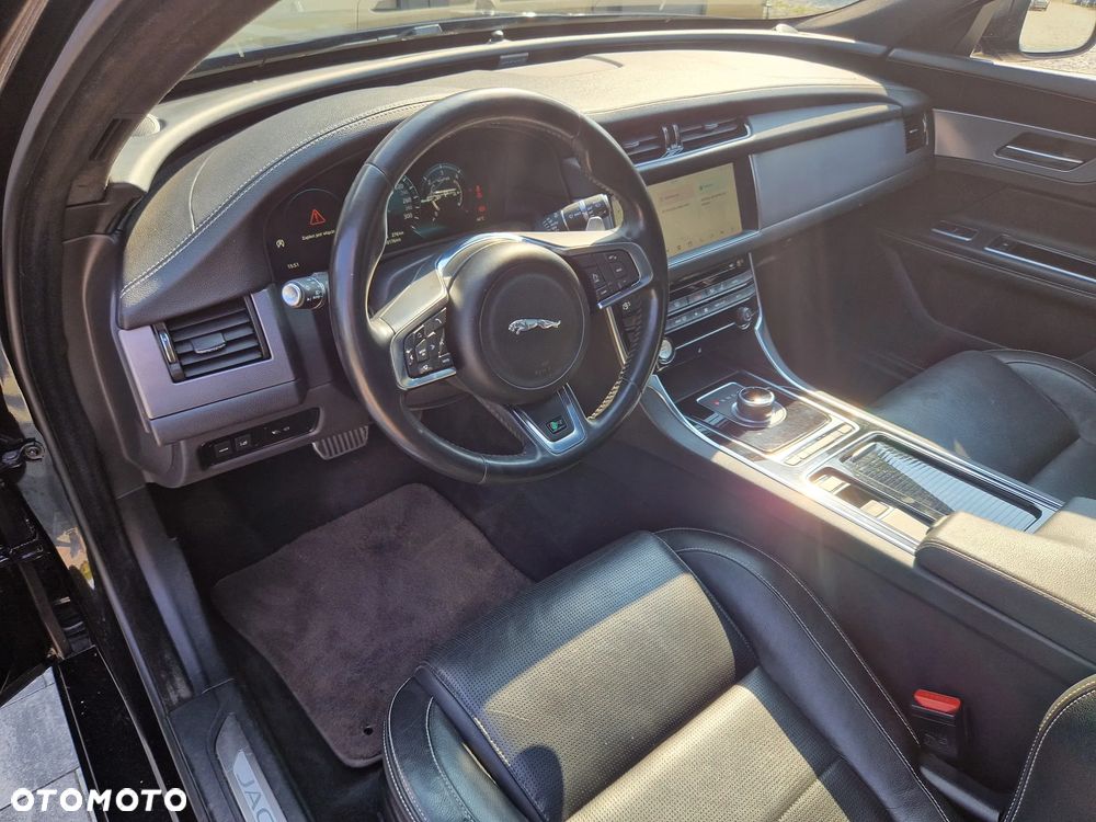 Jaguar XF 2.0 i4D AWD R-Sport - 9