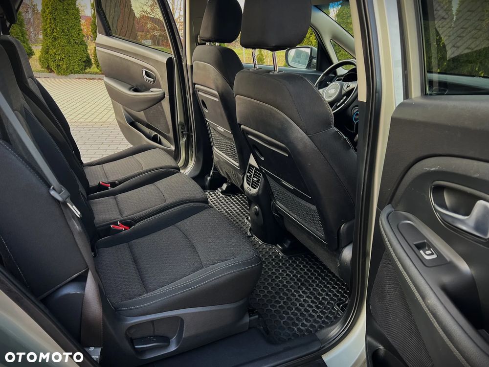 Kia Carens 1.7 CRDi S 7os - 27