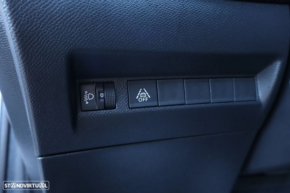 Peugeot e-208 Allure Pack - 24