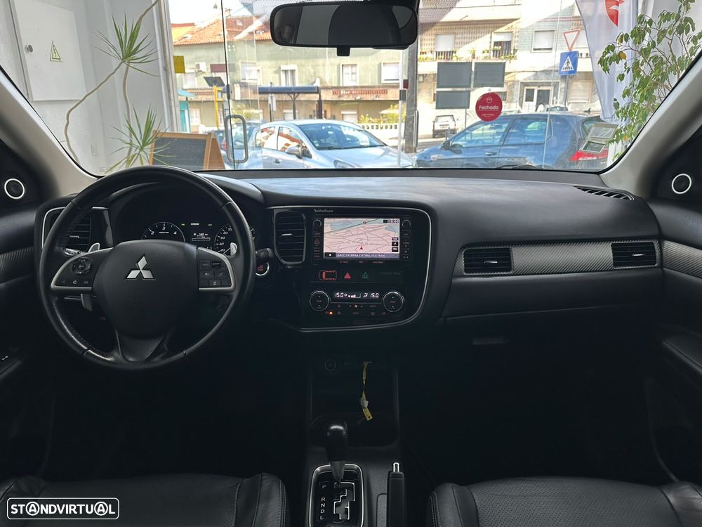 Mitsubishi Outlander 2.2 DI-D 4WD Auto Instyle - 10
