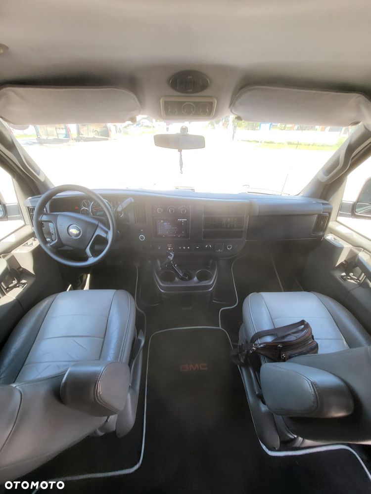 Chevrolet Express - 6