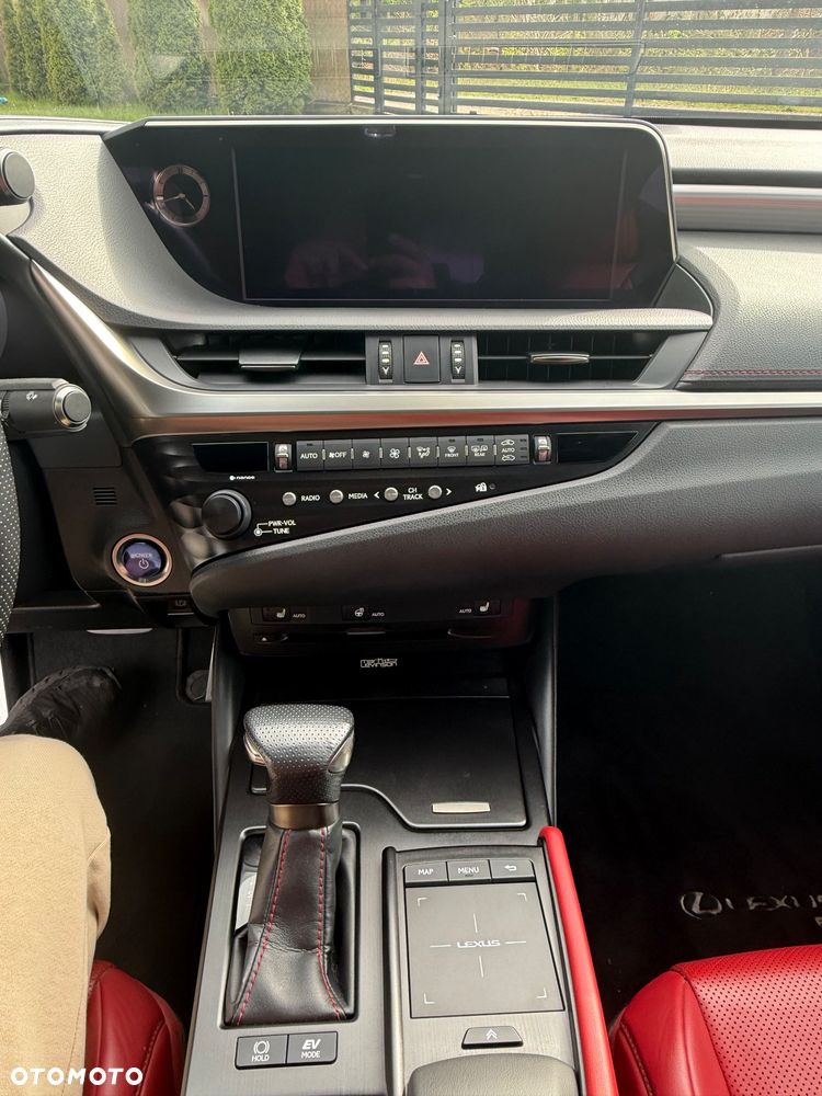 Lexus ES 300h F Sport - 9