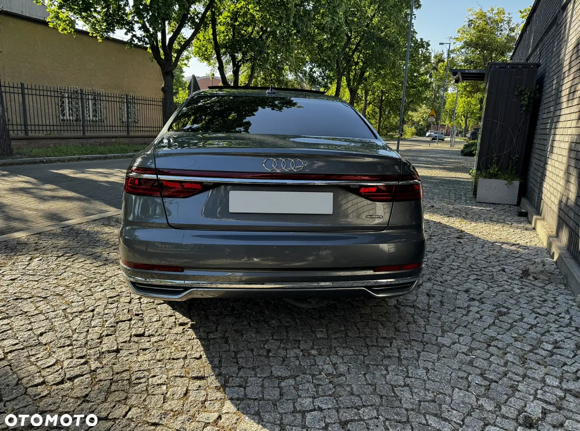 Audi A8 - 12