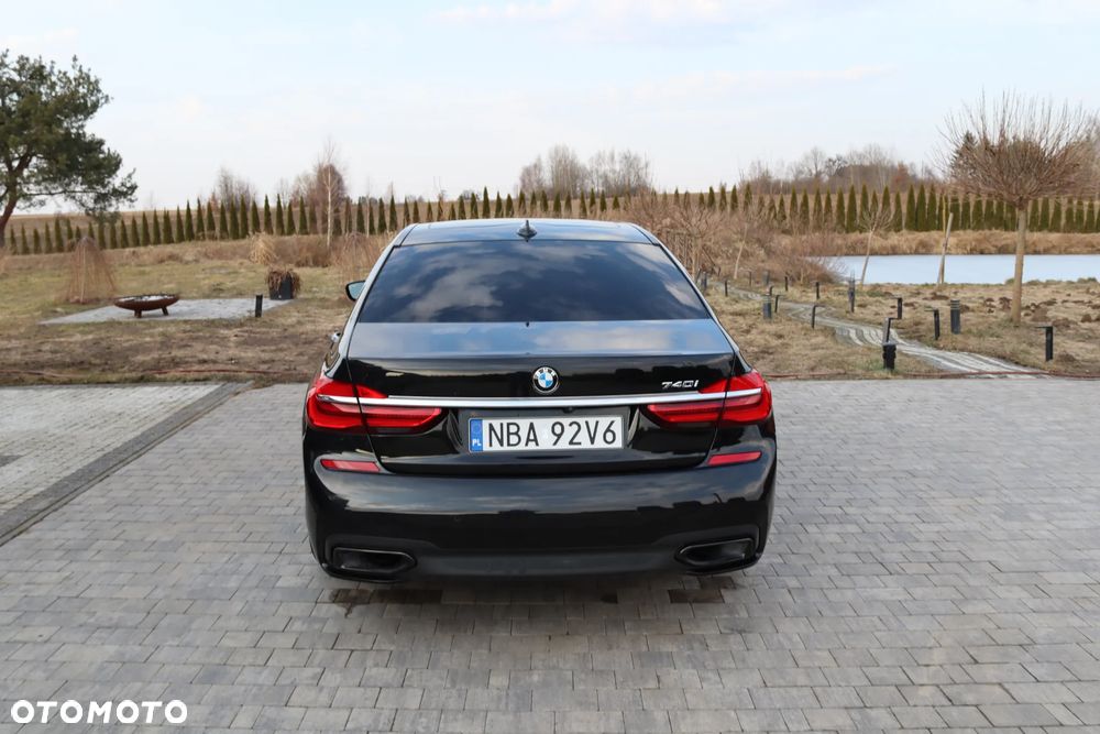 BMW Seria 7 740i - 4