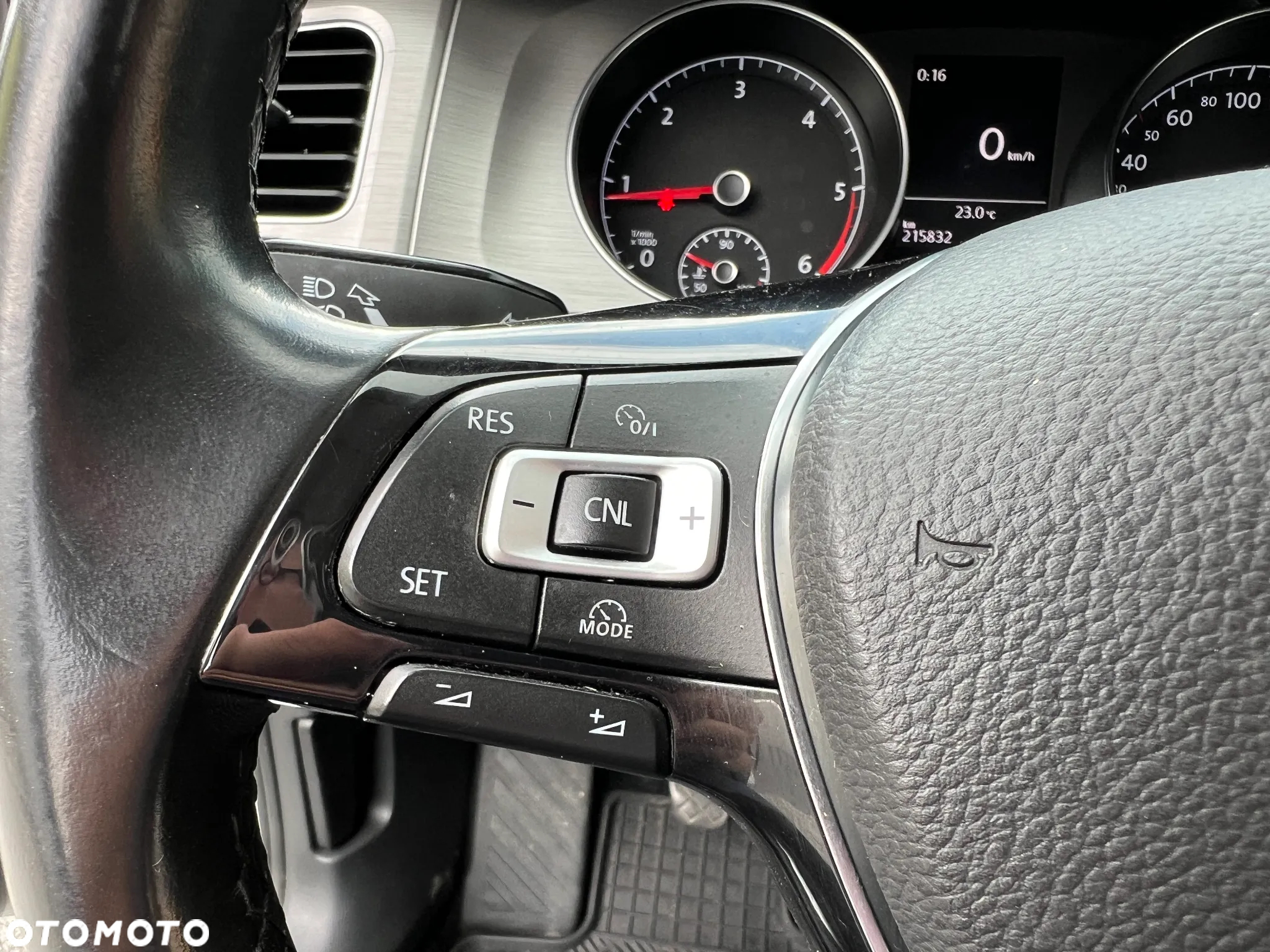 Volkswagen Golf VII 1.6 TDI BMT Comfortline - 11