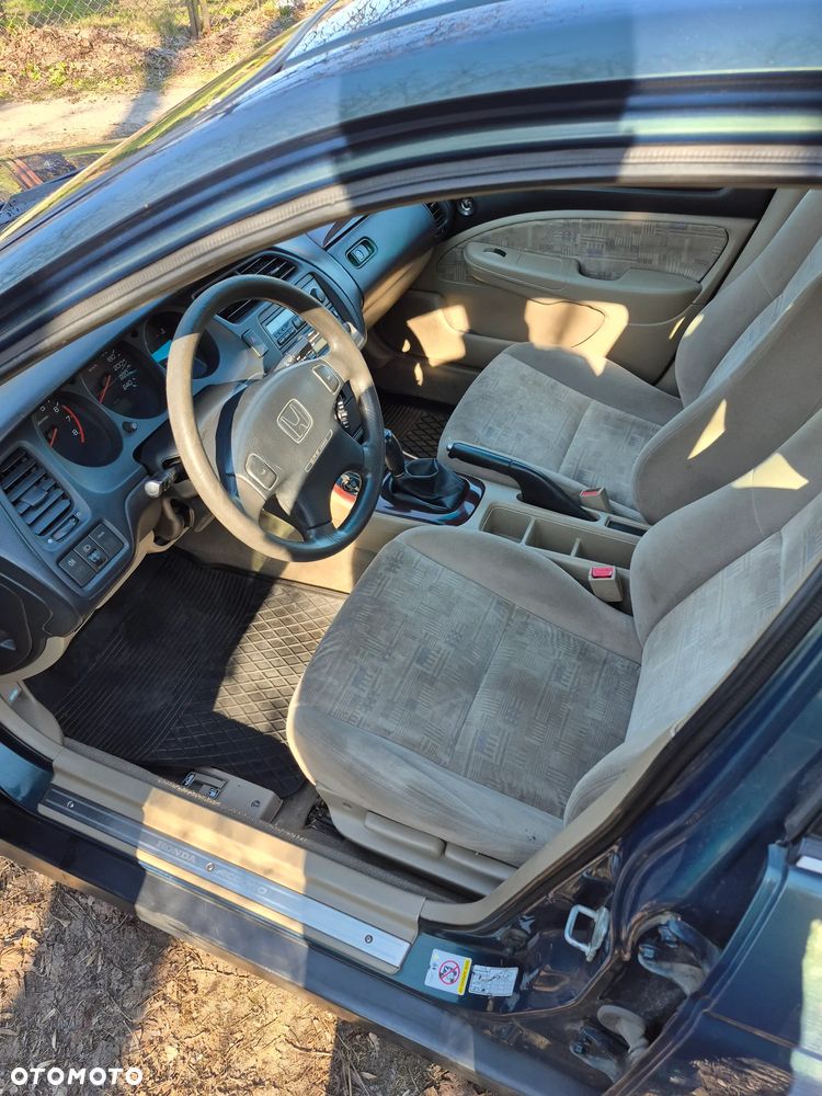 Honda Accord 1.8i LS - 6