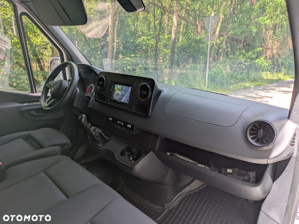 Mercedes-Benz Sprinter - 10