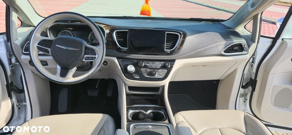 Chrysler Pacifica - 12