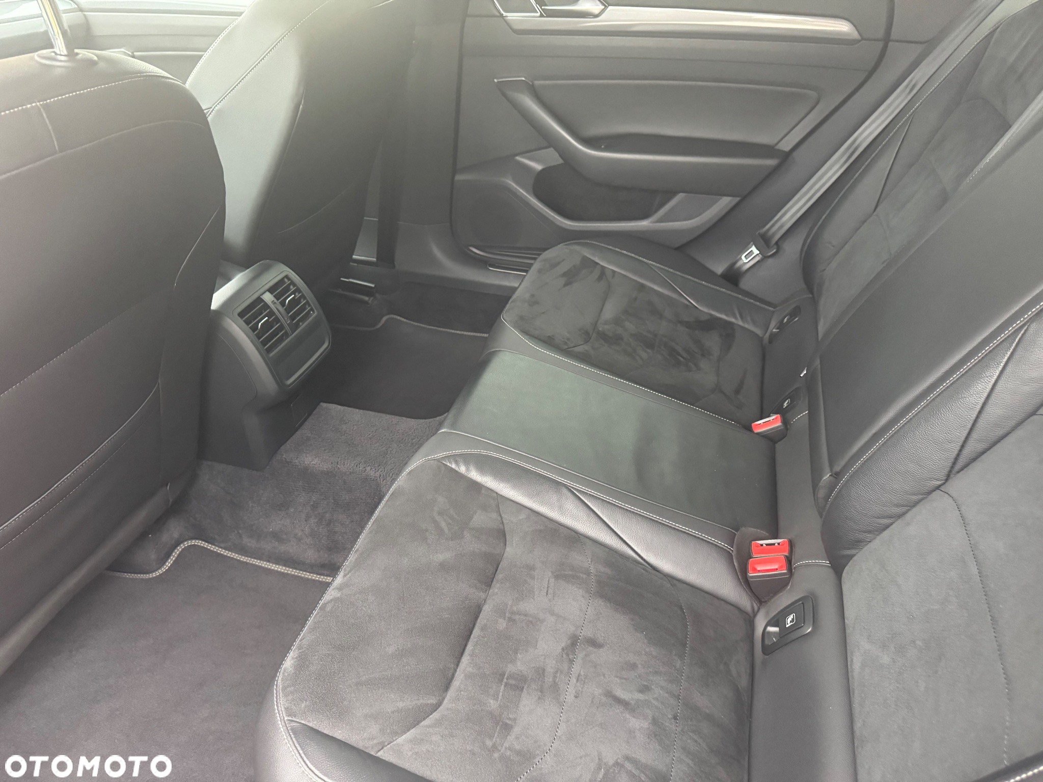 Volkswagen Arteon 2.0 TDI SCR R-Line DSG - 23