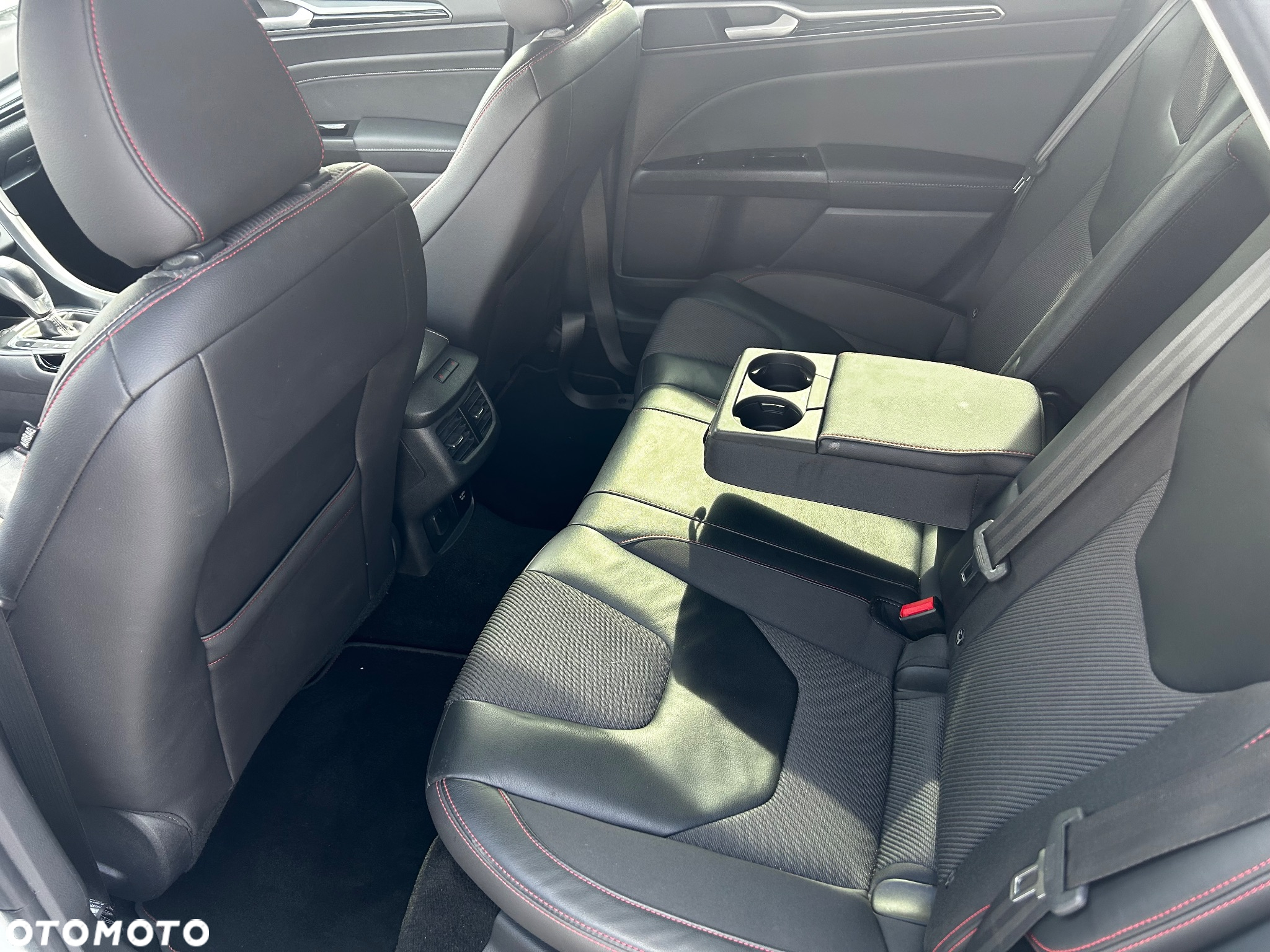 Ford Mondeo 2.0 EcoBoost Start-Stopp Autom ST-Line - 14