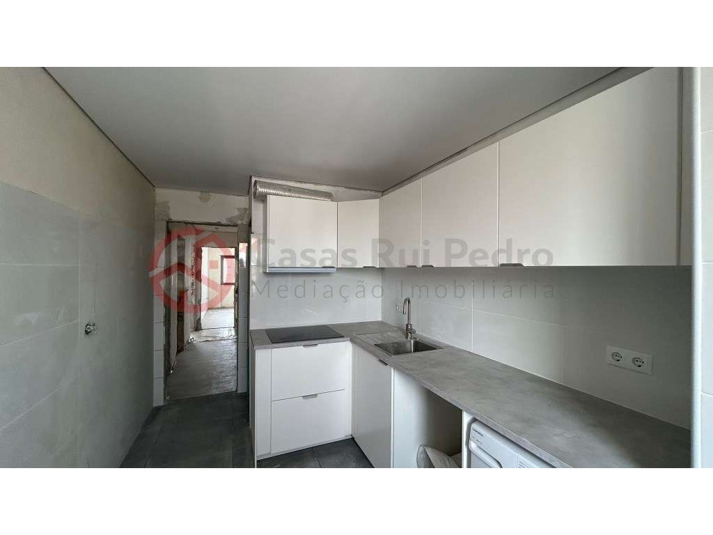 T2 TOTALMENTE REMODELADO NA BAIXA DA BANHEIRA, MOITA - Grande imagem: 2/14