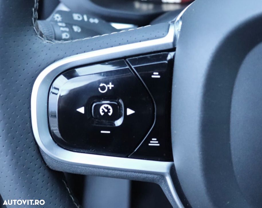 Volvo XC 60 D5 AWD Geartronic RDesign - 24