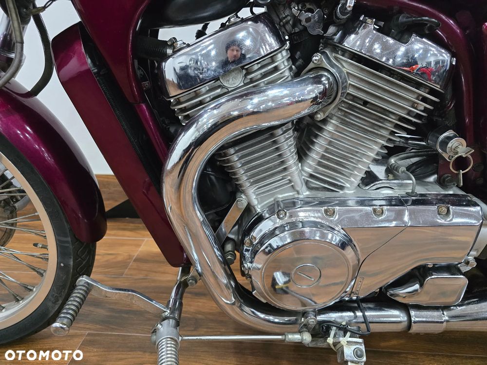 Suzuki Intruder - 13