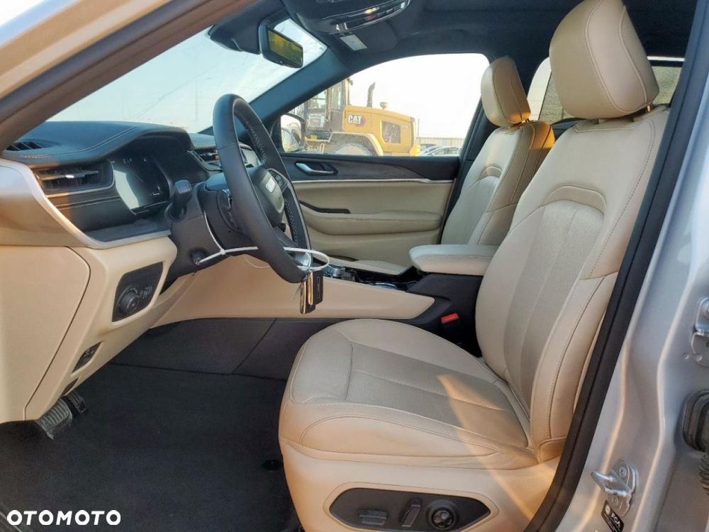 Jeep Grand Cherokee - 8