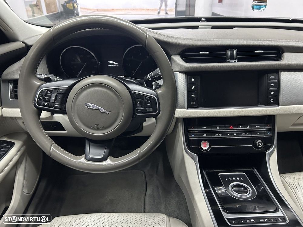 Jaguar XF 2.0 D Prestige Aut. - 10
