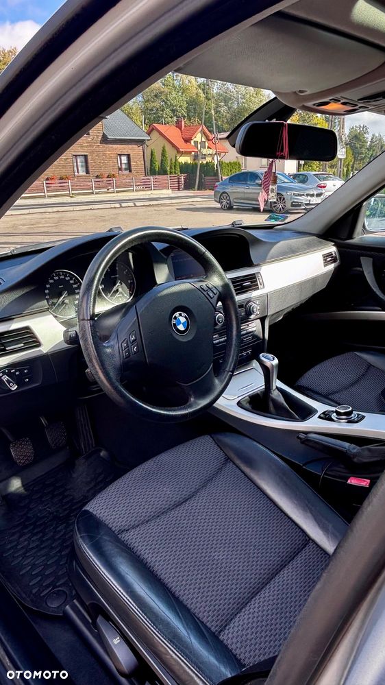 BMW Seria 3 318i - 11