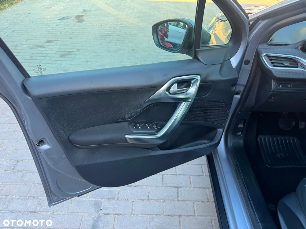 Peugeot 2008 PureTech 110 GPF Stop&Start EAT6 Allure - 15