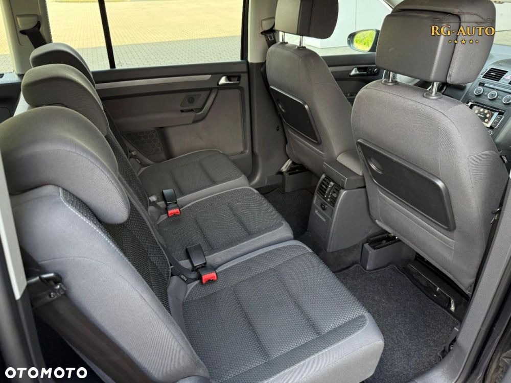 Volkswagen Touran - 27
