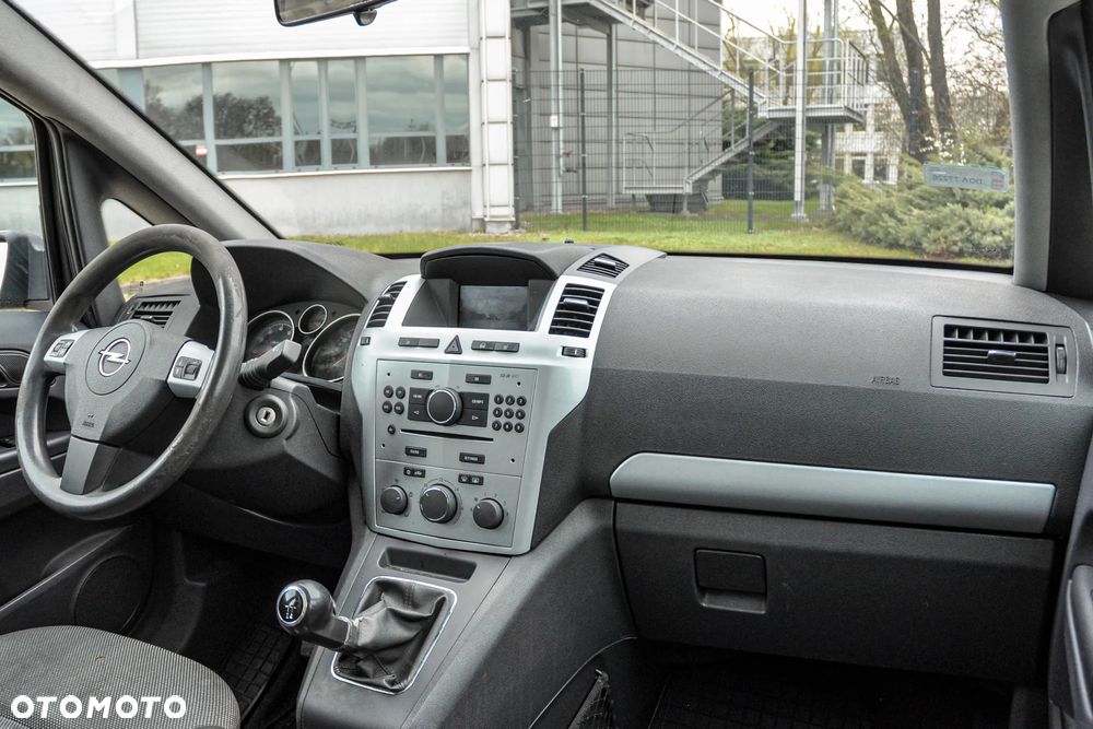 Opel Zafira - 10