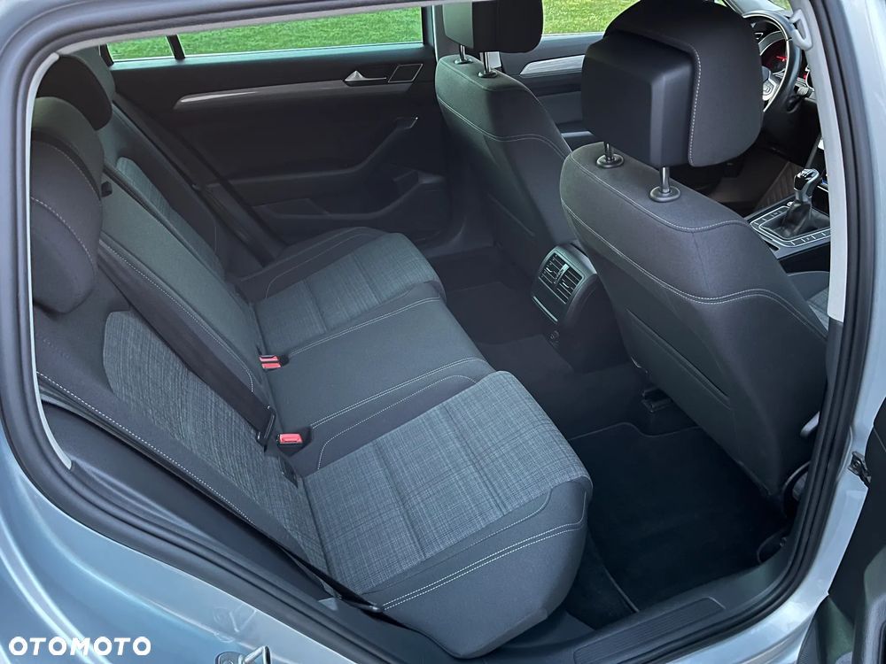 Volkswagen Passat Variant 2.0 TDI EVO Business - 10