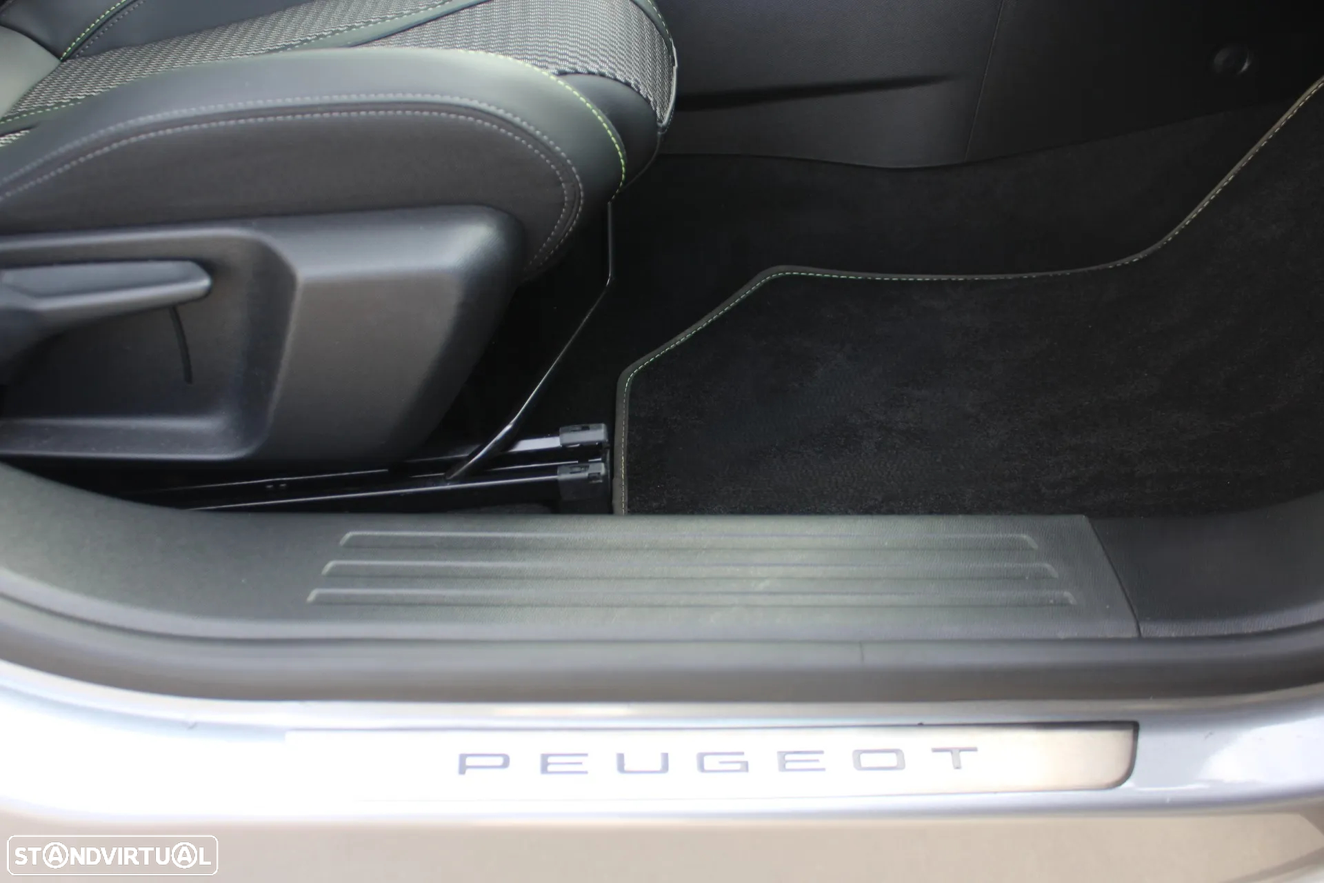 Peugeot 2008 1.2 PureTech GT EAT8 - 25