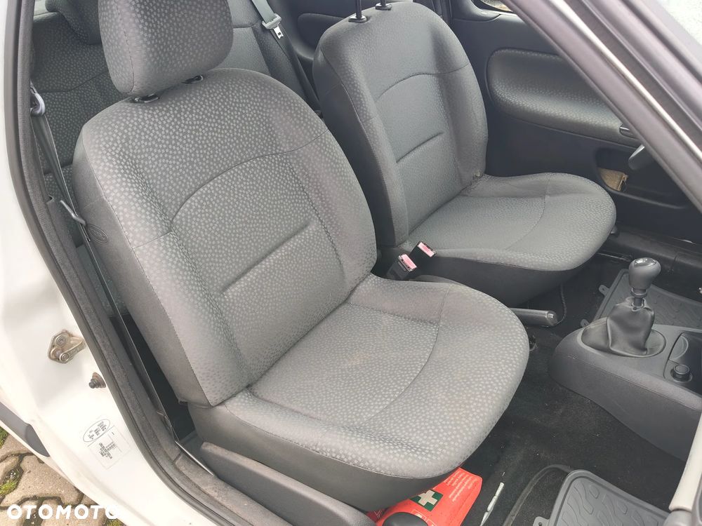 Renault Clio 1.2 16V Expression - 9