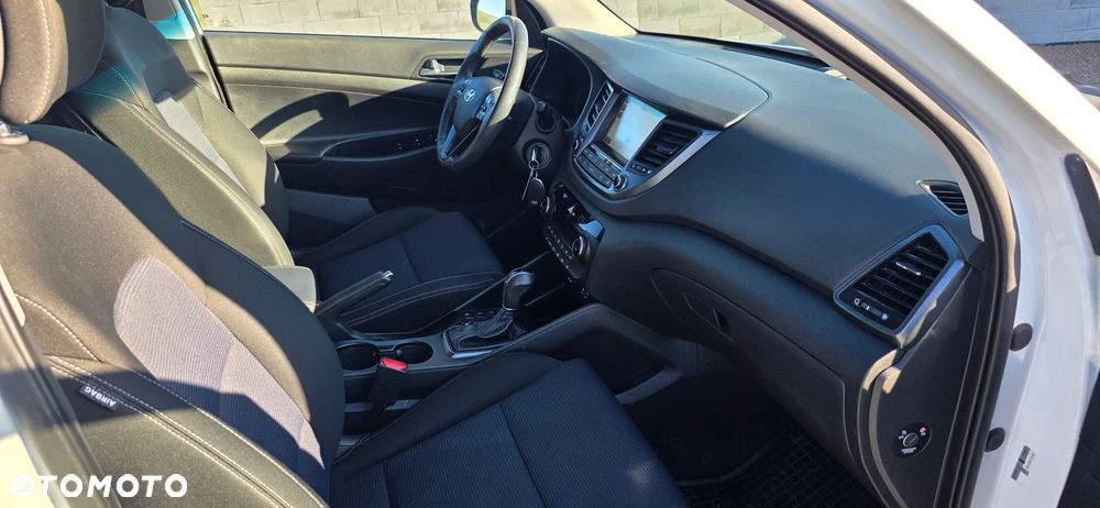 Hyundai Tucson 2.0 CRDi 4WD Automatik Advantage - 24