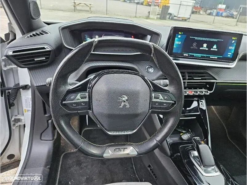 Peugeot e-2008 50 kWh GT - 8