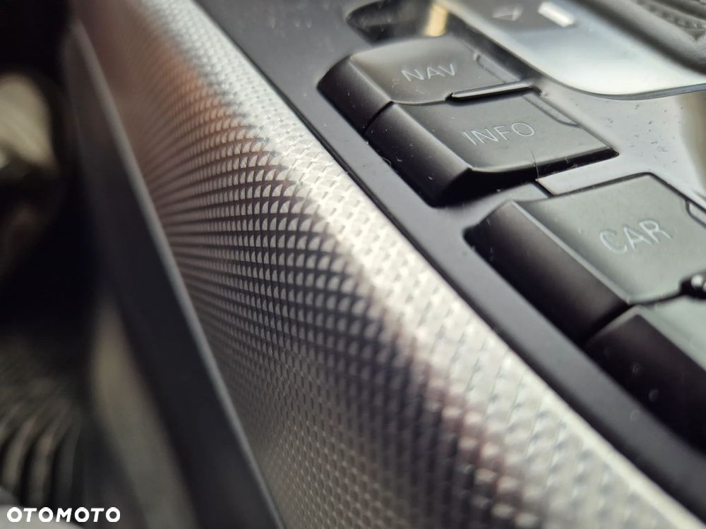 Audi A4 Avant 3.0 TDI Quattro S tronic - 33