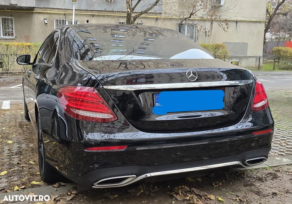 Mercedes-Benz E 220 d 4Matic T 9G-TRONIC Avantgarde - 6