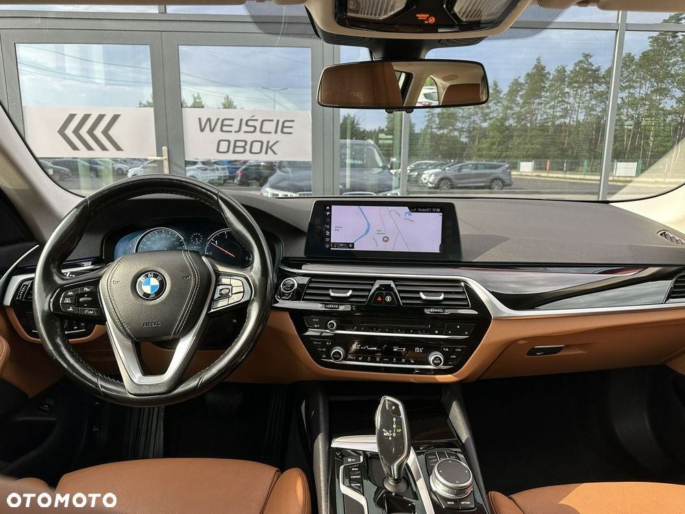 BMW Seria 5 520d xDrive - 10