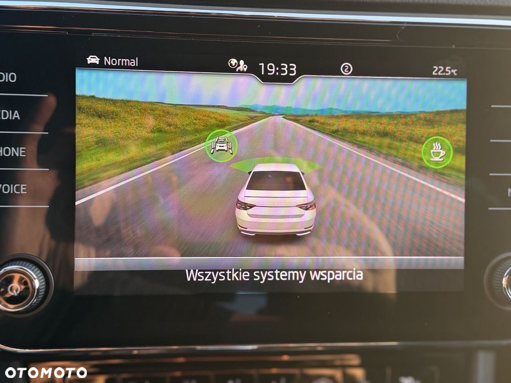 Skoda Superb 2.0 TDI SCR Sportline DSG - 8