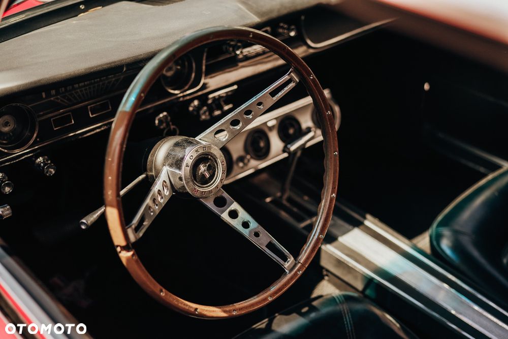 Ford Mustang - 7