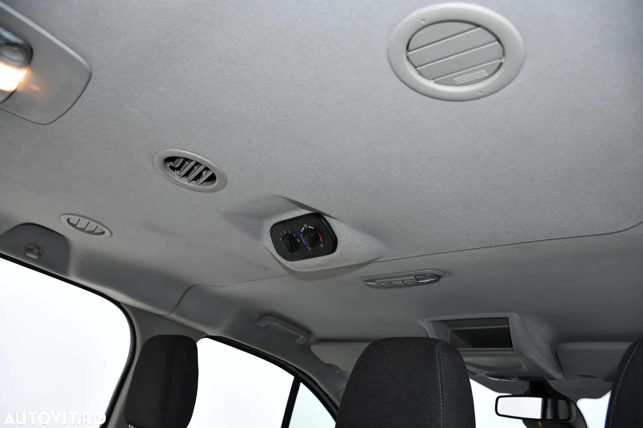 Ford Tourneo Custom - 16