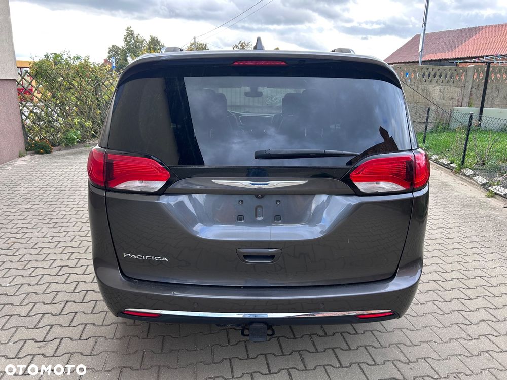 Chrysler Pacifica - 6