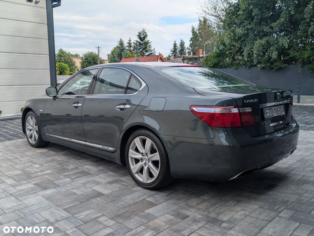 Lexus LS 600h Elegance - 24