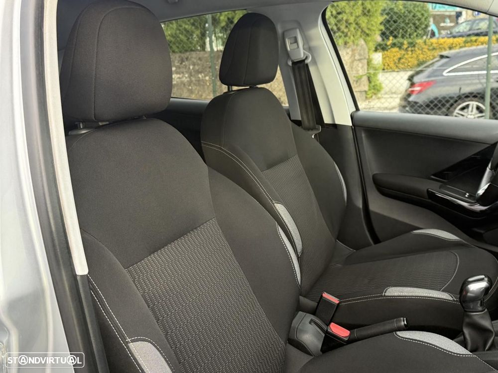 Peugeot 208 1.2 PureTech Style - 28