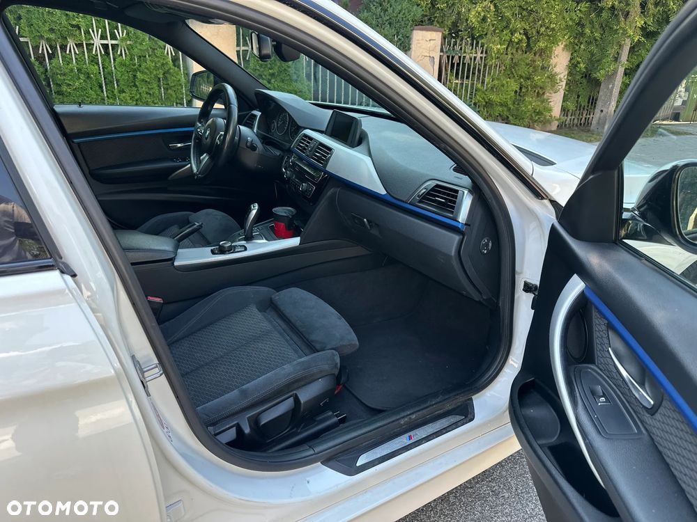 BMW Seria 3 330i xDrive M Sport - 13