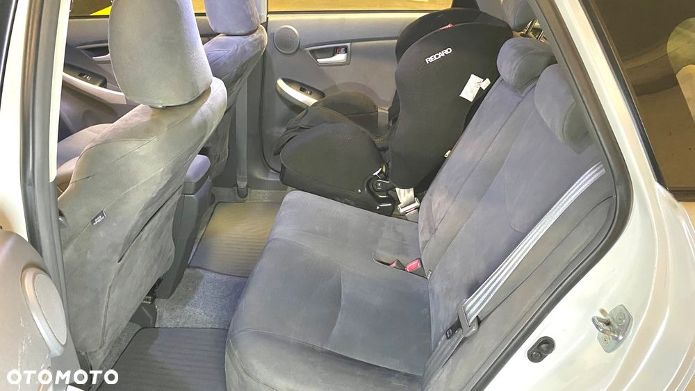 Toyota Prius (Hybrid) Life - 19