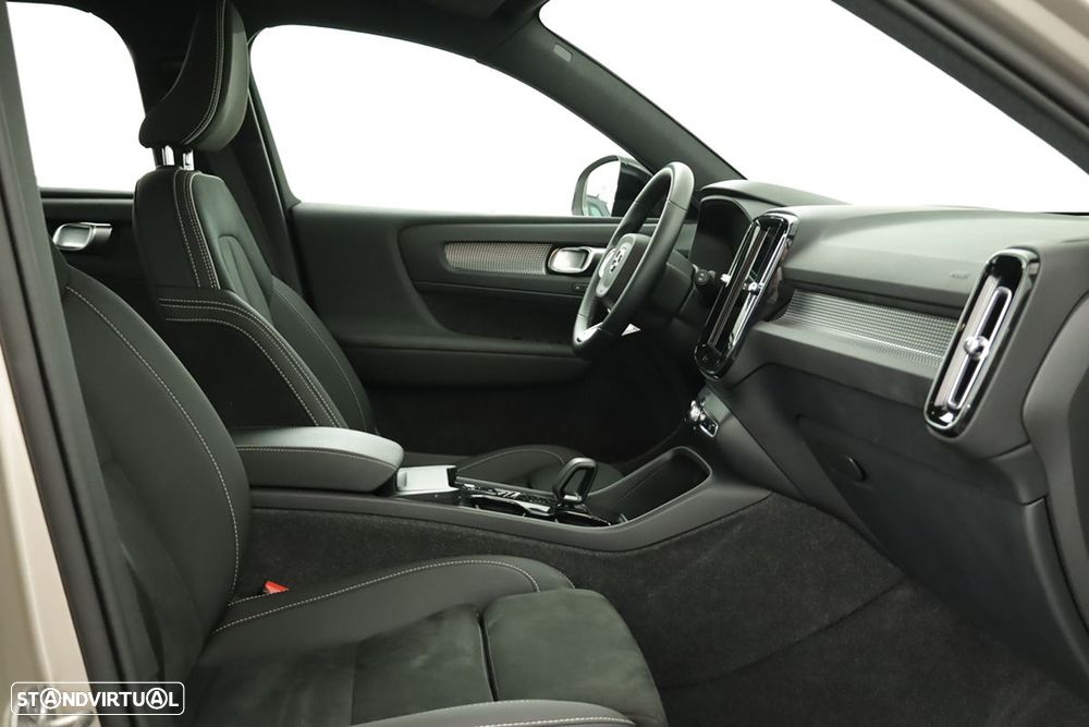 Volvo XC 40 1.5 T2 Plus Dark Auto - 22