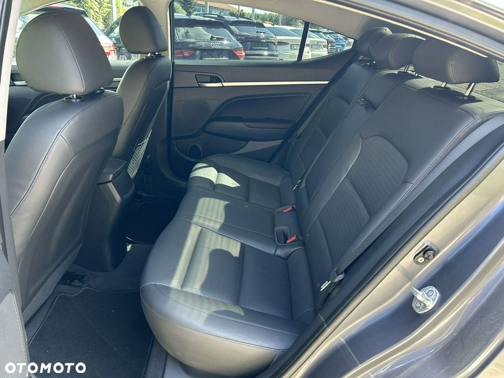 Hyundai Elantra - 18
