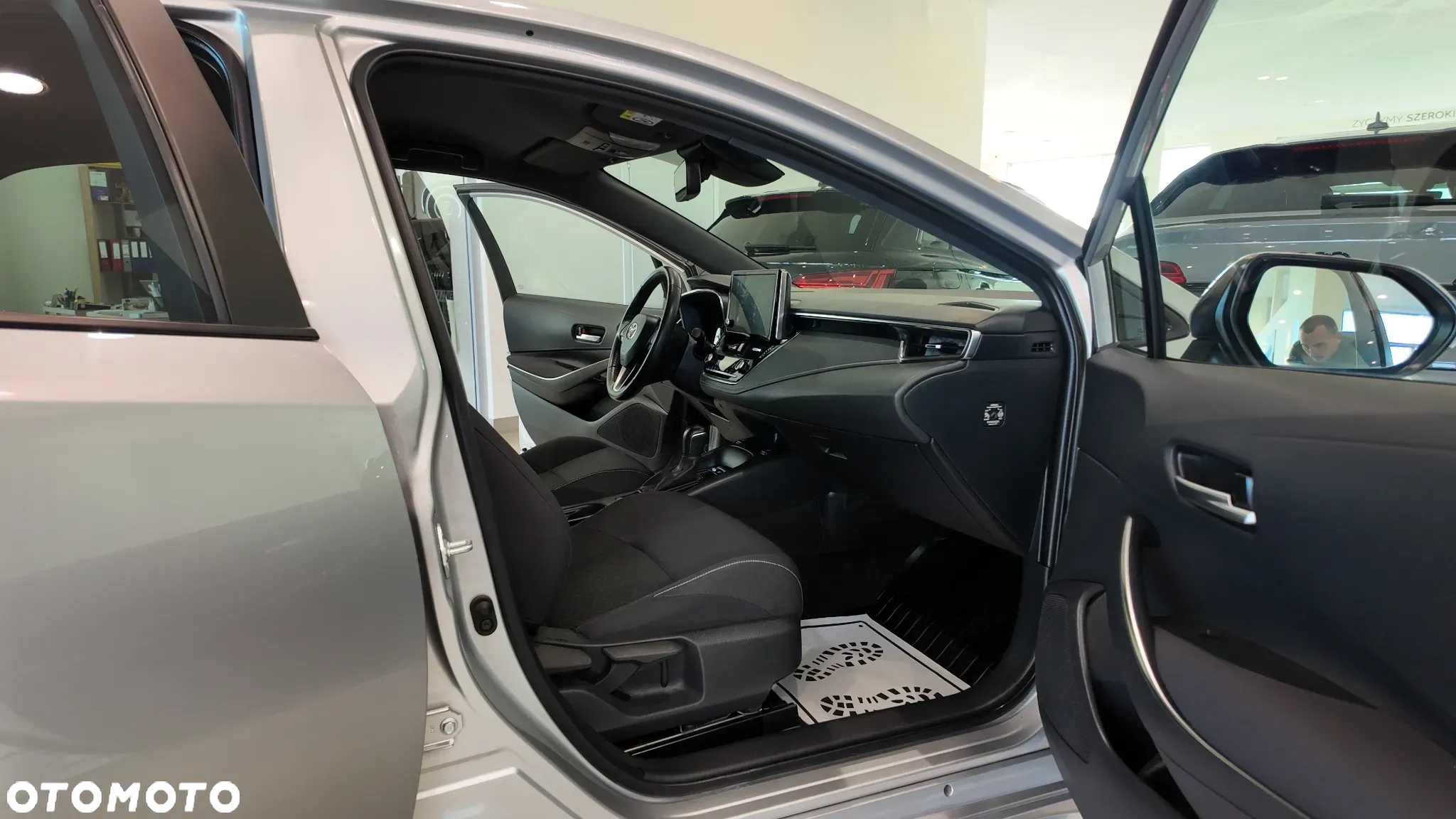 Toyota Corolla 1.8 Hybrid Active - 36