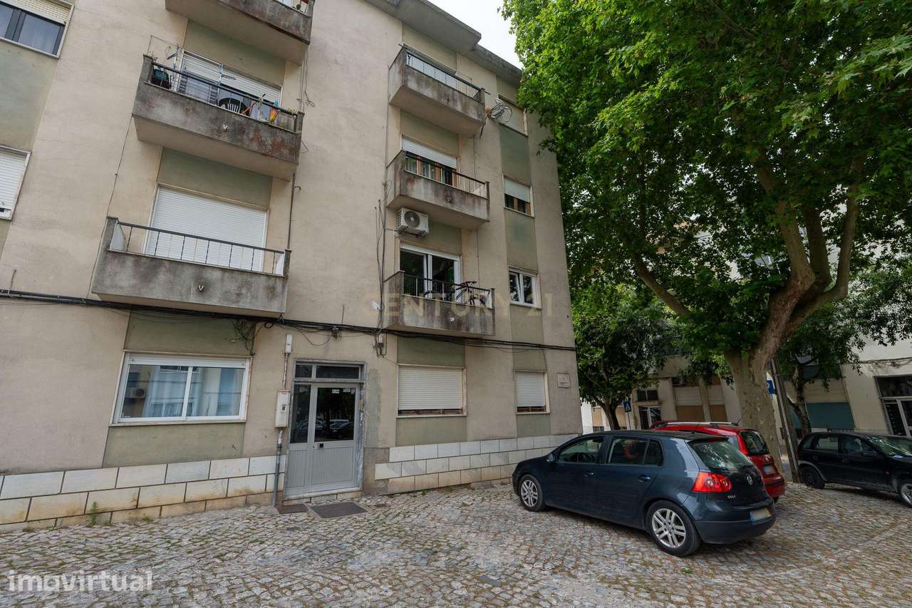 T3 Remodelado - 1.º Andar -Varanda e Ar Condicionado - Quinta do Moinh - Grande imagem: 2/21