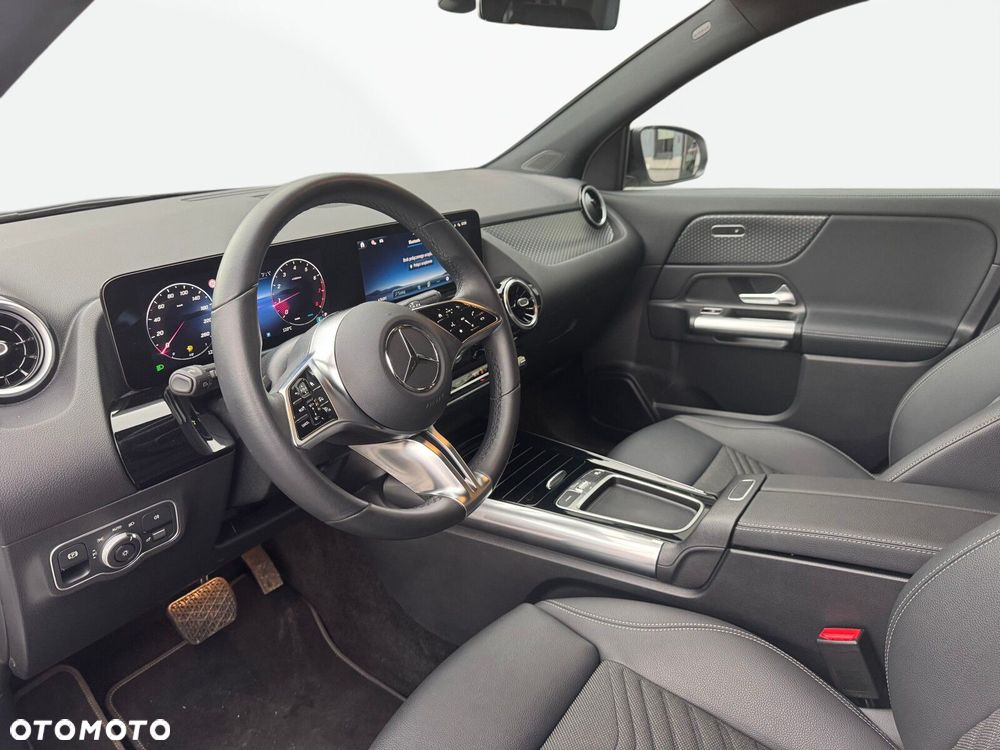 Mercedes-Benz GLA - 11