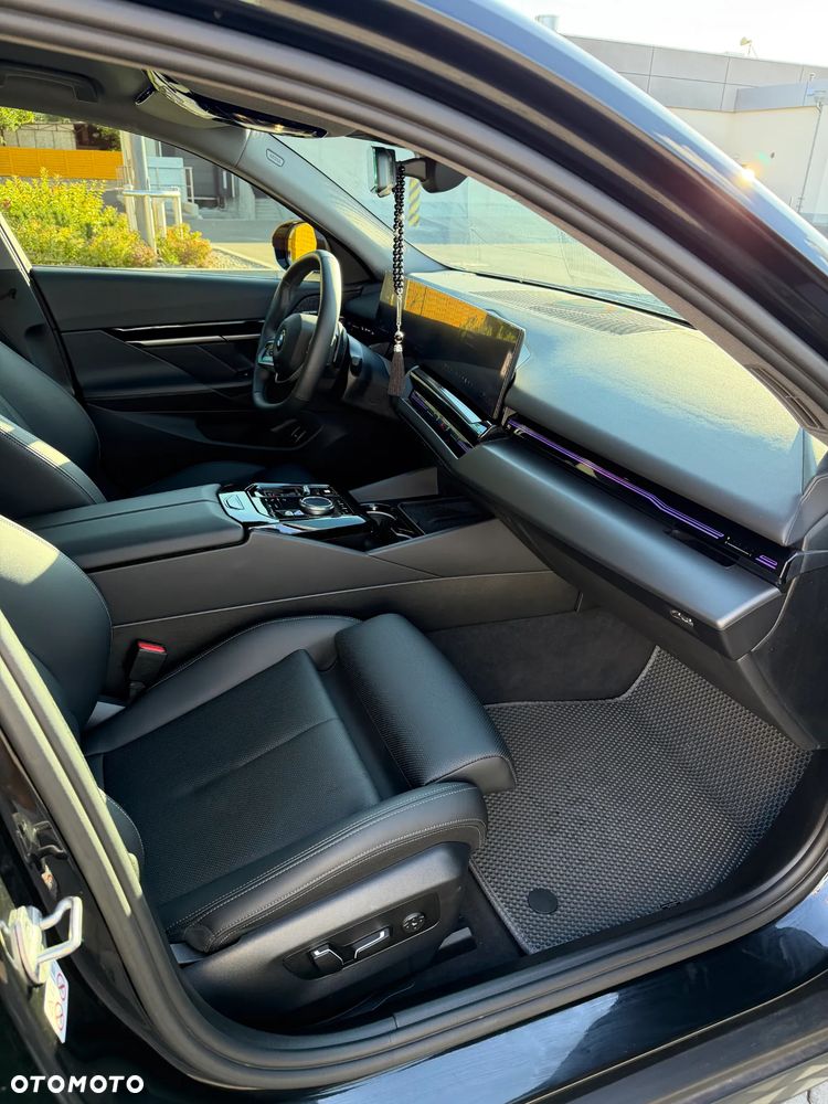 BMW Seria 5 520d mHEV - 11