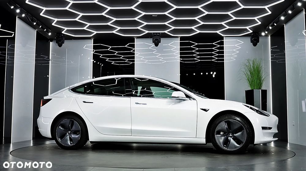 Tesla Model 3 Standard Reichweite Plus Hinterradantrieb - 13