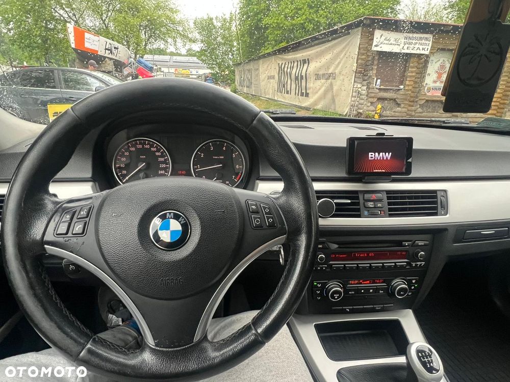 BMW Seria 3 318i - 24